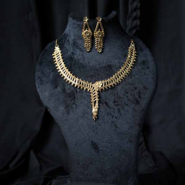 Elegant Gold Necklace Set