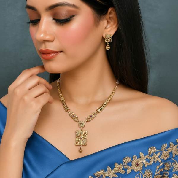 Regal Clover Empress Necklace Set