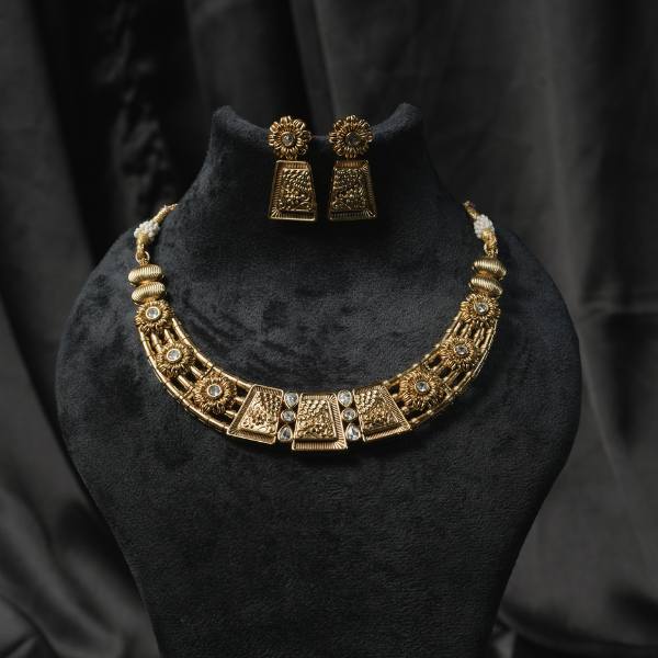 Regal Heritage Geometric Choker Set