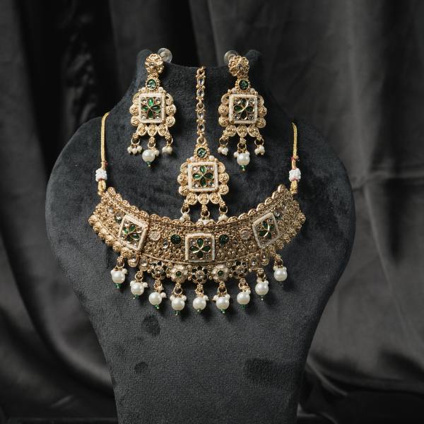 Regal Emerald Kundan Choker Set